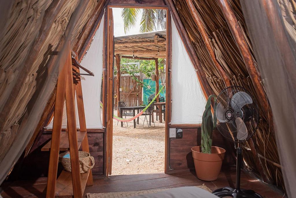 Mapache Hostel & Camping Isla Holbox Bagian luar foto